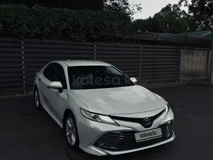 Toyota Camry 2019 года за 15 200 000 тг. в Алматы