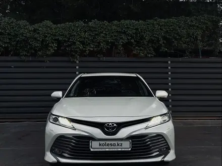 Toyota Camry 2019 года за 15 200 000 тг. в Алматы – фото 3