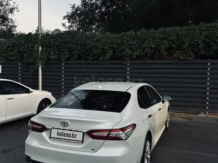 Toyota Camry 2019 года за 15 200 000 тг. в Алматы – фото 8
