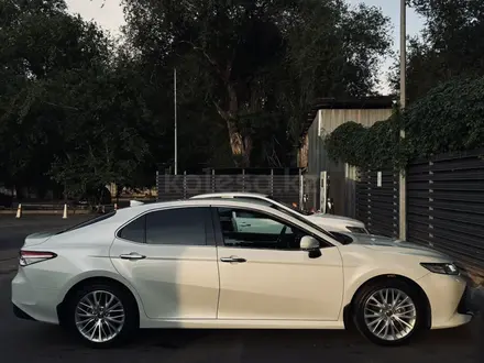 Toyota Camry 2019 года за 15 200 000 тг. в Алматы – фото 9