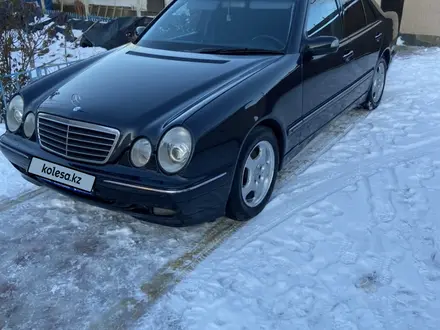 Mercedes-Benz E 320 2001 года за 4 500 000 тг. в Жанаозен – фото 3