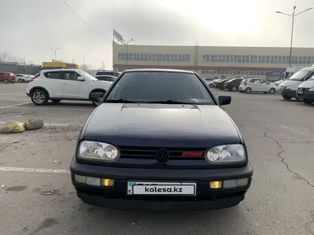 Volkswagen Golf 1994 года за 2 500 000 тг. в Алматы