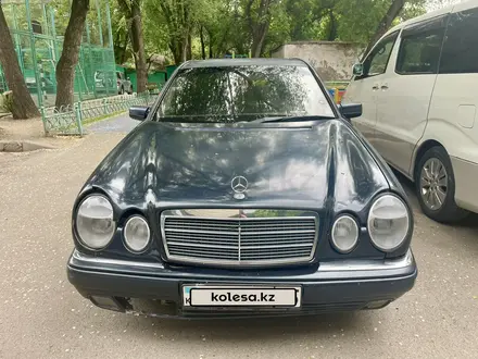 Mercedes-Benz E 320 1997 года за 1 750 000 тг. в Алматы – фото 3