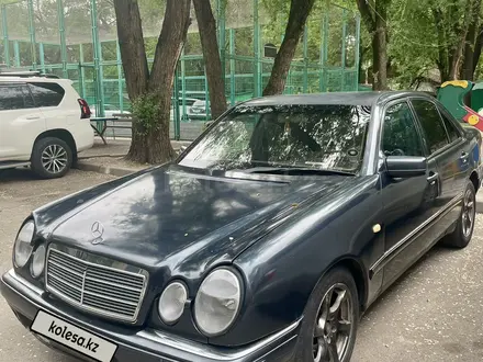 Mercedes-Benz E 320 1997 года за 1 750 000 тг. в Алматы
