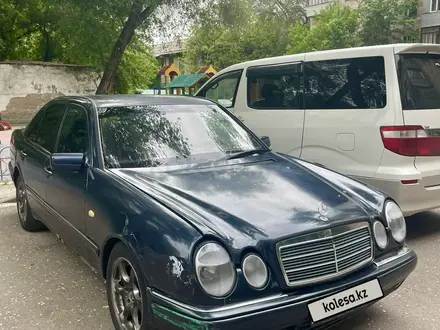 Mercedes-Benz E 320 1997 года за 1 750 000 тг. в Алматы – фото 2
