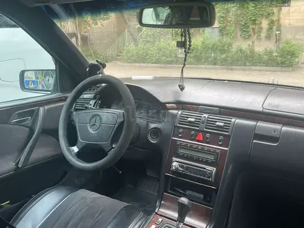 Mercedes-Benz E 320 1997 года за 1 750 000 тг. в Алматы – фото 7