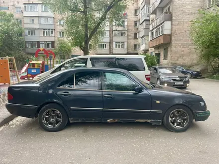 Mercedes-Benz E 320 1997 года за 1 750 000 тг. в Алматы – фото 5