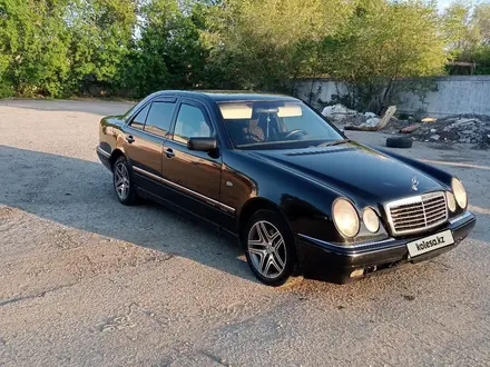 Mercedes-Benz E 200 1997 года за 2 500 000 тг. в Павлодар – фото 5