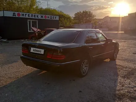 Mercedes-Benz E 200 1997 года за 2 500 000 тг. в Павлодар – фото 6