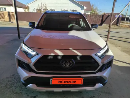 Toyota RAV4 2024 года за 18 500 000 тг. в Атырау