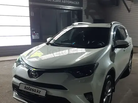 Toyota RAV4 2017 года за 12 000 000 тг. в Астана – фото 2