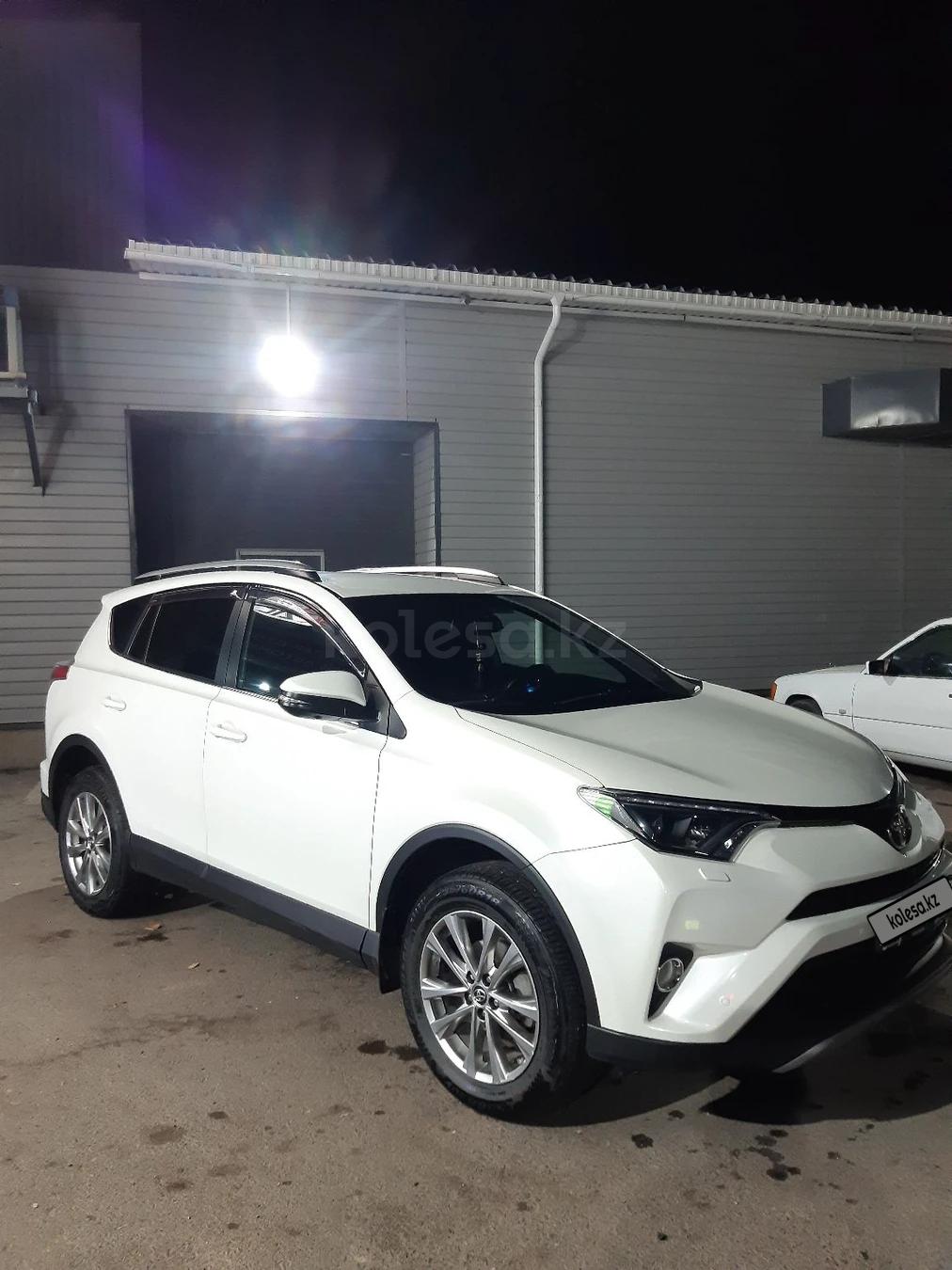 Toyota RAV4 2017 г.