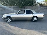 Mercedes-Benz E 220 1993 года за 1 850 000 тг. в Карабулак – фото 4