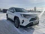 Toyota RAV4 2021 года за 16 400 000 тг. в Павлодар