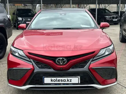 Toyota Camry 2021 года за 16 200 000 тг. в Актау