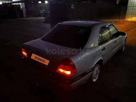 Mercedes-Benz C 180 1995 года за 2 500 000 тг. в Уральск