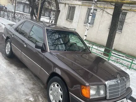 Mercedes-Benz E 220 1993 года за 2 300 000 тг. в Алматы