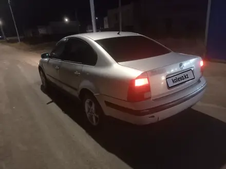 Volkswagen Passat 1997 года за 1 400 000 тг. в Атырау – фото 2