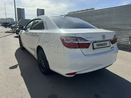 Toyota Camry 2017 года за 11 200 000 тг. в Астана – фото 4