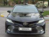 Toyota Camry 2018 года за 13 600 000 тг. в Караганда – фото 2