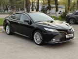 Toyota Camry 2018 года за 13 600 000 тг. в Караганда – фото 3