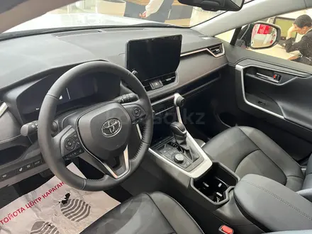 Toyota RAV4 Luxe 2025 года за 24 490 000 тг. в Караганда – фото 12