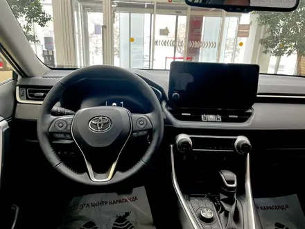 Toyota RAV4 Luxe 2025 года за 24 490 000 тг. в Караганда – фото 16