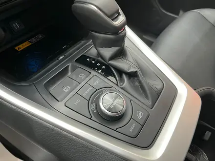 Toyota RAV4 Luxe 2025 года за 24 490 000 тг. в Караганда – фото 18