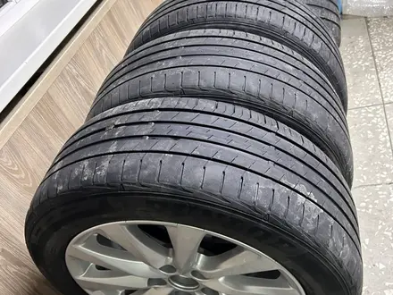 Комплект дисков Toyota с летней резиной Dunlop за 340 000 тг. в Петропавловск – фото 6