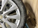 Комплект дисков Toyota с летней резиной Dunlop за 340 000 тг. в Петропавловск – фото 3