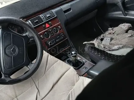 Mercedes-Benz E 230 1996 года за 2 500 000 тг. в Алматы