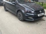 Volkswagen Polo 2018 года за 7 000 000 тг. в Атырау – фото 2