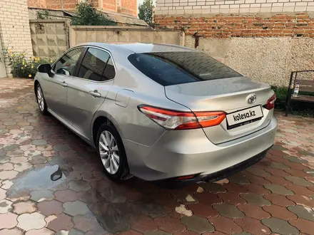 Toyota Camry 2019 года за 11 700 000 тг. в Экибастуз – фото 2