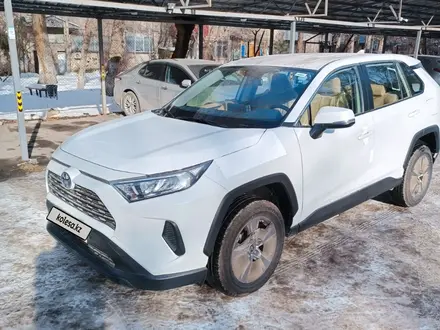 Toyota RAV4 2023 года за 20 000 000 тг. в Алматы