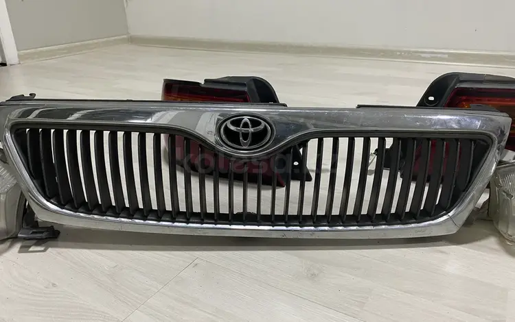 Решетка на капот Toyota Avalon XX10 за 15 000 тг. в Алматы
