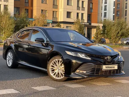 Toyota Camry 2018 года за 11 800 000 тг. в Астана – фото 5