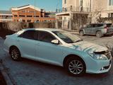 Toyota Camry 2014 года за 9 350 000 тг. в Астана – фото 2