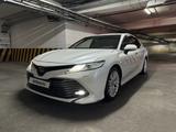 Toyota Camry 2018 года за 13 700 000 тг. в Алматы