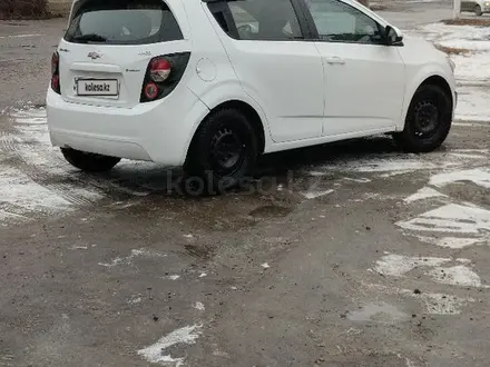 Chevrolet Aveo 2014 года за 3 800 000 тг. в Актобе – фото 3