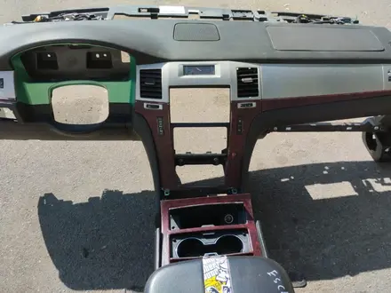 Торпеда панель подлокотник на Cadillac Escalade 3 поколения 2007-2014 за 100 000 тг. в Алматы – фото 3