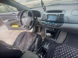 Toyota Camry 2005 года за 5 000 000 тг. в Караганда – фото 2