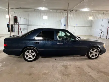 Mercedes-Benz E 280 1994 года за 2 200 000 тг. в Каратау – фото 4