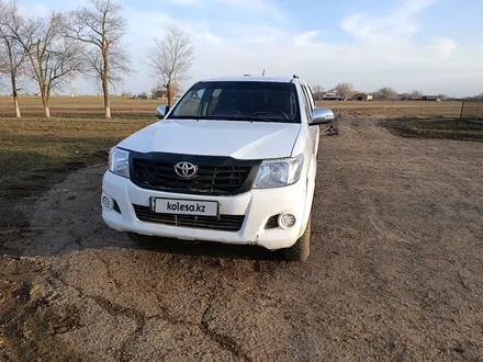 Toyota Hilux 2013 года за 7 500 000 тг. в Уральск