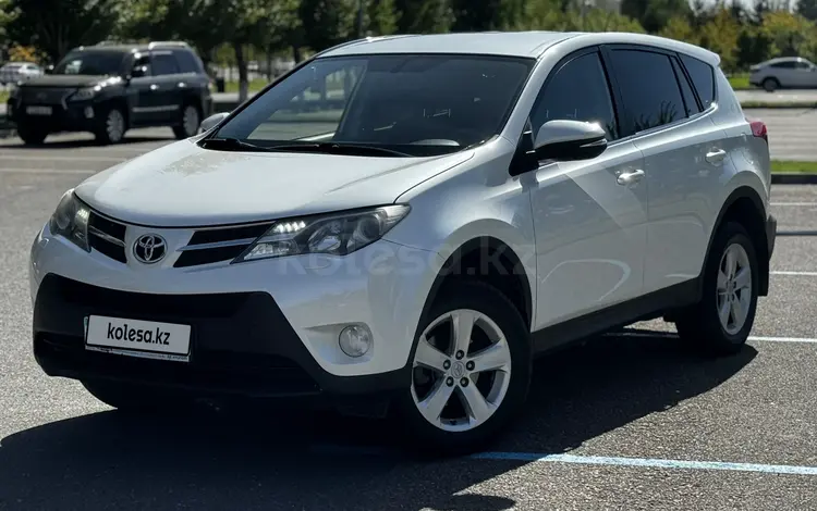 Toyota RAV4 2014 годаүшін10 400 000 тг. в Астана