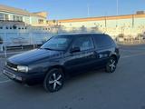 Volkswagen Golf 1993 годаfor1 450 000 тг. в Семей