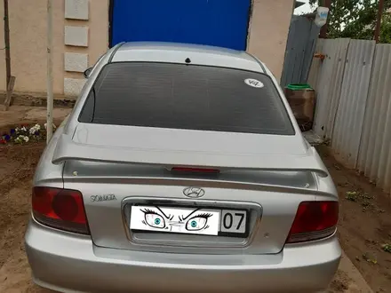 Hyundai Sonata 2001 года за 2 000 000 тг. в Уральск – фото 3