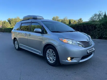 Toyota Sienna 2017 года за 15 500 000 тг. в Тараз – фото 2