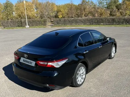 Toyota Camry 2018 года за 12 500 000 тг. в Астана – фото 14