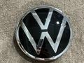 Эмблема на решетку — Volkswagen Polo 2020 — Sedan за 5 000 тг. в Алматы
