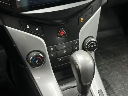Chevrolet Cruze 2014 года за 3 800 000 тг. в Атырау – фото 17